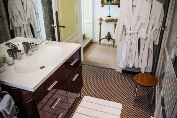 La salle de bain de la chambre d'hôtes de la Villa Saint-Georges à Arcachon
