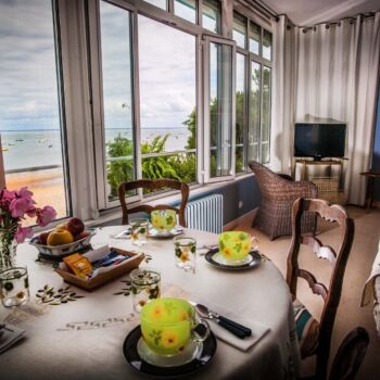 La salle à manger de la chambre d'hôtes de la Villa Saint-Georges à Arcachon
